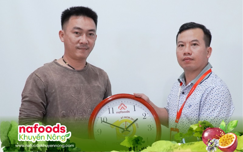 kỹ thuật viên nafoods chanh leo và chủ nhiệm htx tuấn thành phát