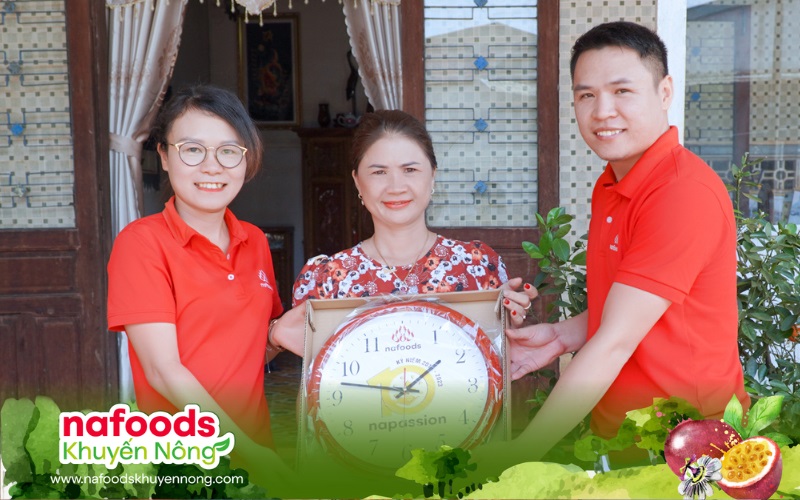 kỹ thuật viên nafoods chanh leo và chủ nhiệm htx vũ nam ia nhin