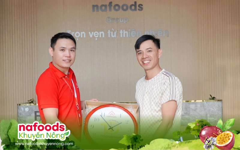 kỹ thuật viên nafoods chanh leo và chủ nhiệm htx vũ vân