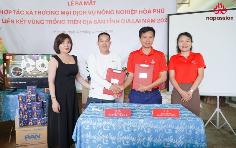 lễ ký kết hợp tác giữa nafoods và htx hòa phú